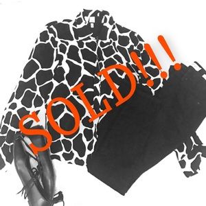 Anne Klein size 6 animal print button up top